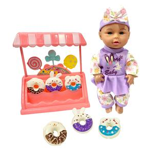 MUÑECA BEBÉ SWEETUM CON CASA DE DULCES 28CM